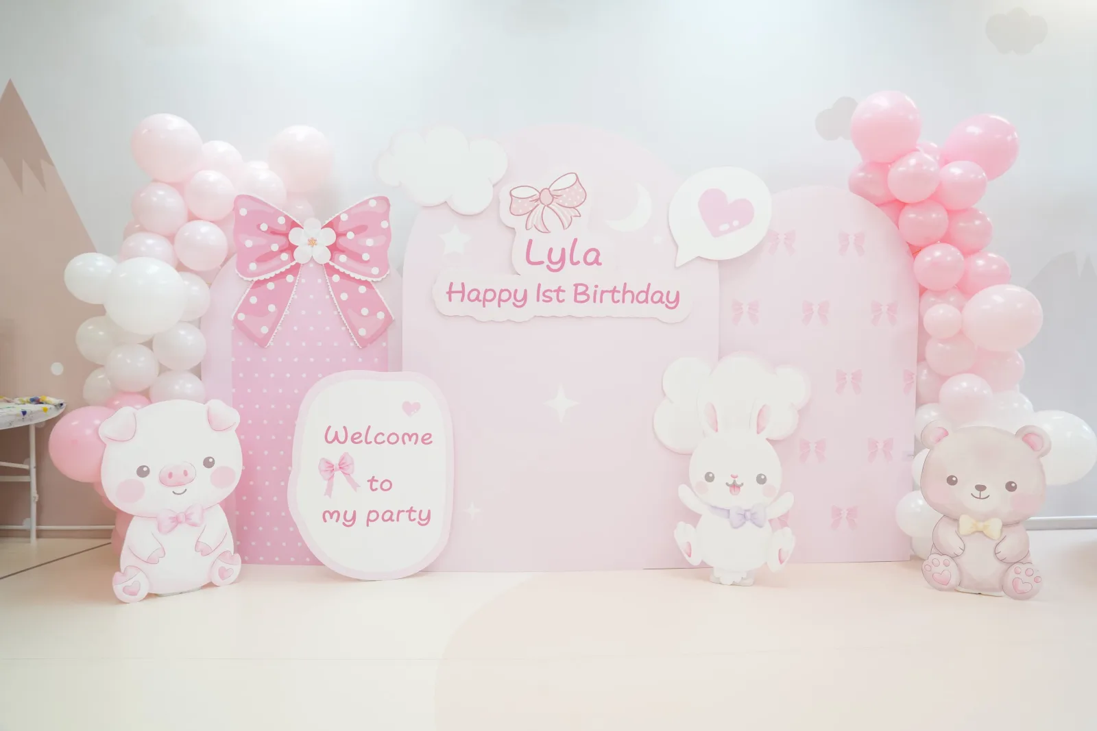 How to Hold a Zhua Zhou at a 1st Birthday? Full Timeline + 12 Item Meanings + Hong Kong Venue Guide